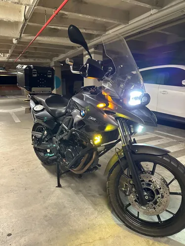 BMW F700 GS equipada y lista para la aventura Precio 36.000.000 Peritaje reciente en Automas  Moto en excelente estado ideal para viajes largos y terrenos exigentes. Motor potente y confiable equipada con accesorios premium.