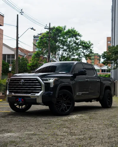 TOYOTA TUNDRA CAPSTONE 2023