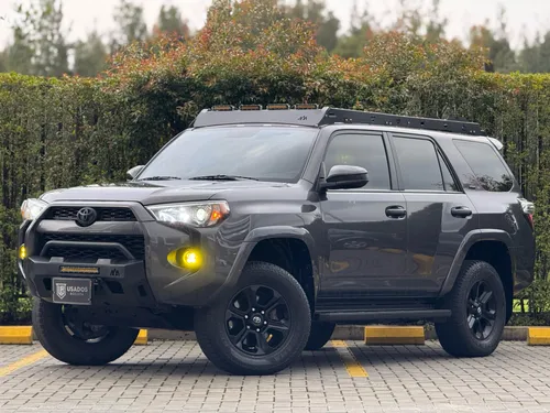 TOYOTA 4RUNNER SR5 2018