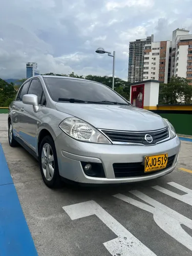 Nissan tiida visia 2012 1.8 MT