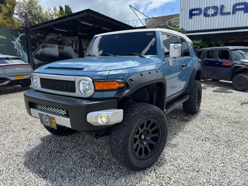 TOYOTA FJ CRUISER