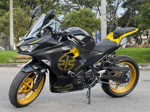 KAWASAKI KINJA 400