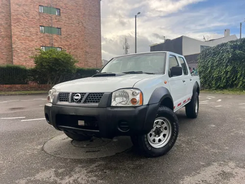 NISSAN FRONTIER np300 SERVICIO PUBLICO