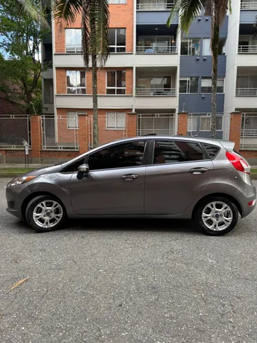 FORD FIESTA SE 