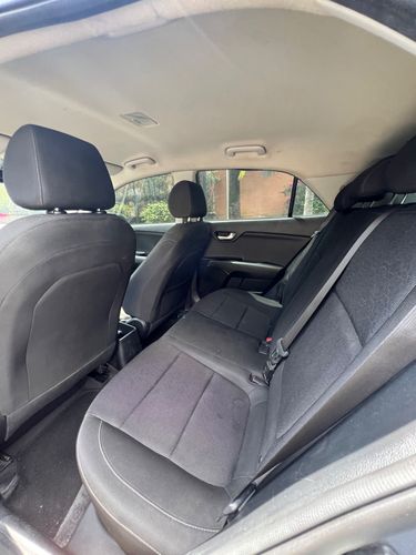 Kia Rio Vibrant - 2021 