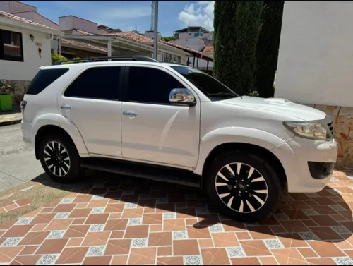 Toyota fortuner 4x4 SR5. 3.0 diesel 2014