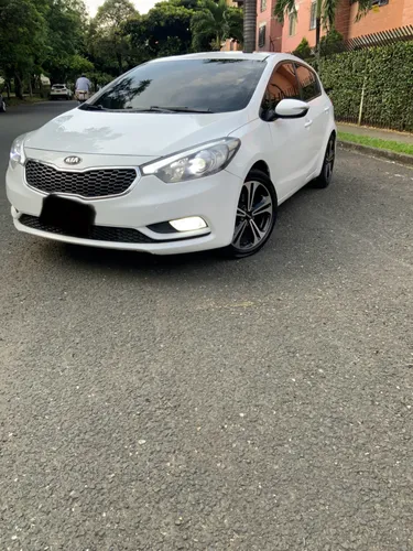 Vendo hermoso Kia Cerato Pro sport Hatchback 