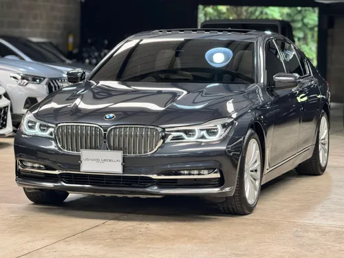 BMW 740i