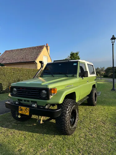 TOYOTA LAND CRUISER FZJ MACHO 