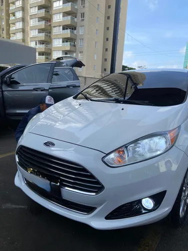 Ford Fiesta titanium AT