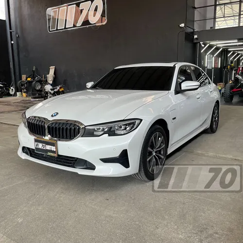 BMW 330e