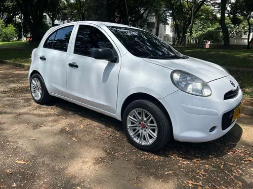 Vendo permuto Nissan March active 2020
