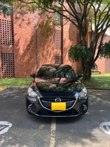 Mazda 2 touring 2018 automtico 106.000 km