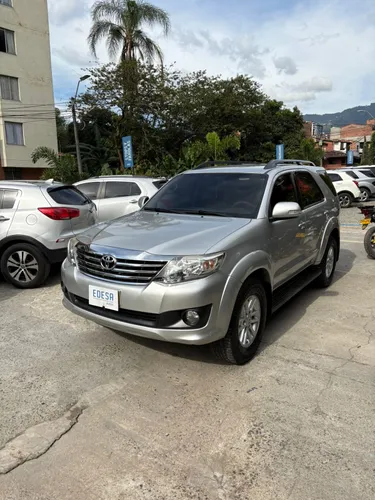 TOYOTA FORTUNER SR5 4X4 DIESEL AT