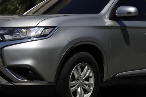 MITSUBISHI OUTLANDER 202