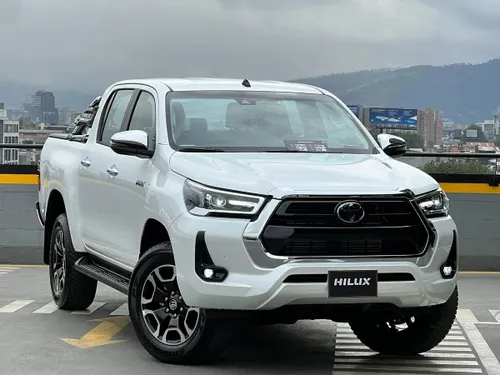 Toyota Hilux SRX 2.8 2025 4X4 DIESEL AT 0 KM SIN MATRICULAR