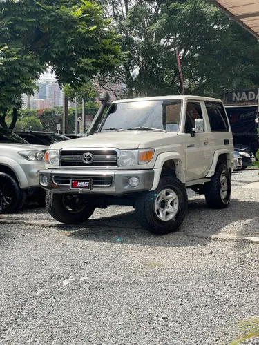 TOYOTA Macho LAND CRUISER 70 4X4 GASOLINA 2012