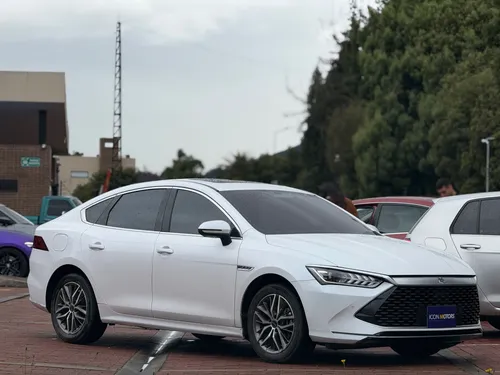 BYD QUIN PLUS HIBRIDO 2023