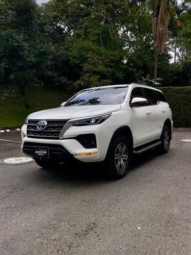 Toyota fortuner 2023 2.4 matriculada 2024