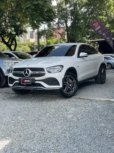 MERCEDES BENZ GLC300 E 4MATIC 2021 HIBRIDO 2.000L 4X4 BLANCO POLAR 48.000KMS