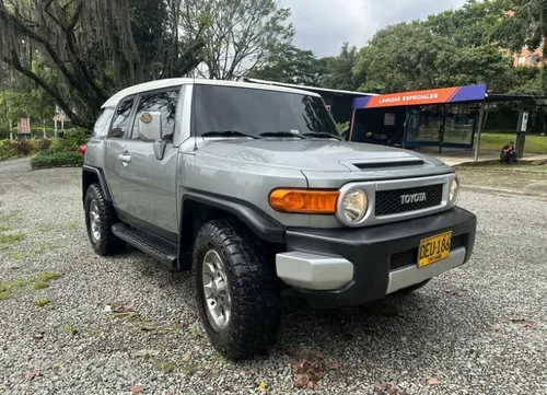 Vendo Toyota Fj 2011