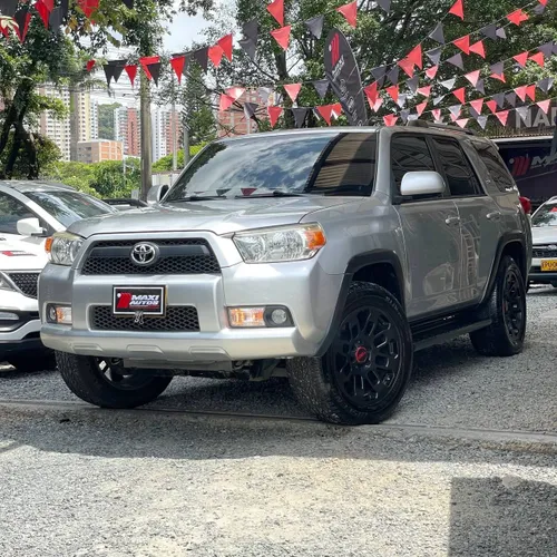 TOYOTA 4RUNNER SR5 2011 AT 4.000L PLATA 191.000KMS