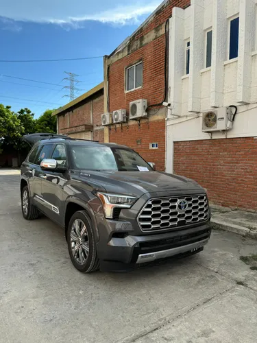 Toyota Sequoia version 1794 2025 hbrida 