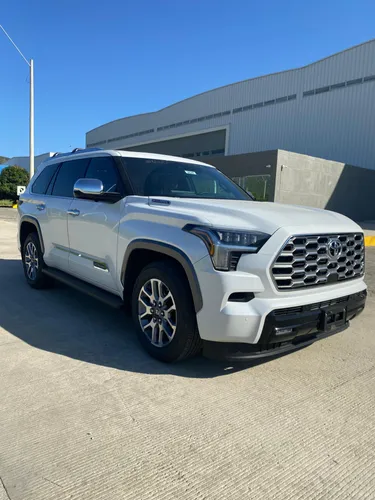 Toyota Sequoia 1794 hibrida 2025