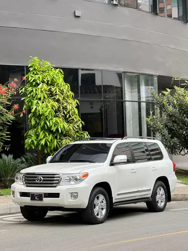 Toyota LC200 Sahara Elite 4.5cc  Blindaje 2 plus reforzado. 