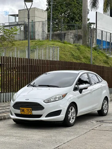 FORD FIESTA SE MODELO 2015