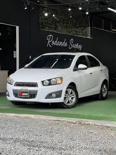 CHEVROLET SONIC LT 1.6 MT 2015