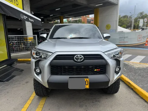 Toyota 4runner 4.0 SR5 4x4 2024