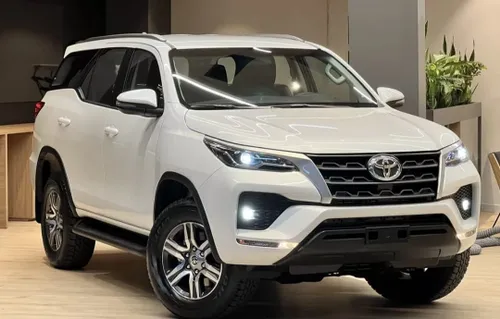Toyota Fortuner SR 2.8 2025 4X2 DIESEL AT 0 KM 