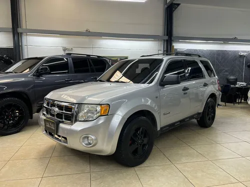 Ford escape  titanium 