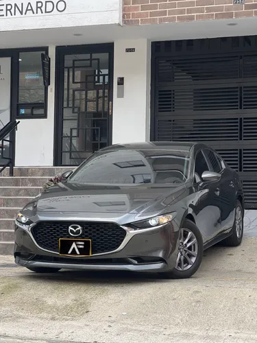 Mazda 3 Touring Hbrido modelo 2024