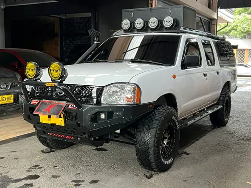 NISSAN FRONTIER ACCESORIZADA 2012