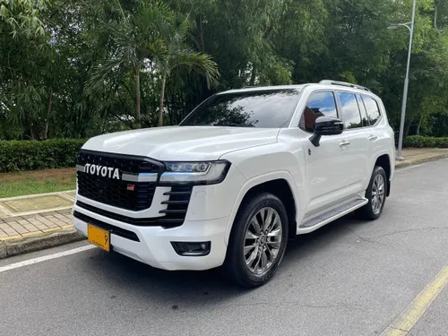 Toyota Land Cruiser 300 Version ZX 2022