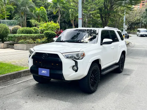 Toyota 4Runner SR5  At 4.0L