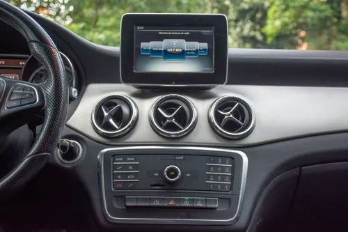 MERCEDES BENZ CLA180 2016