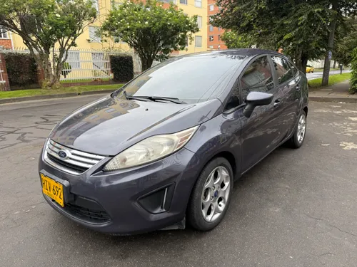 Ford fiesta se AUT MT1600CC VIOLETA AA DH