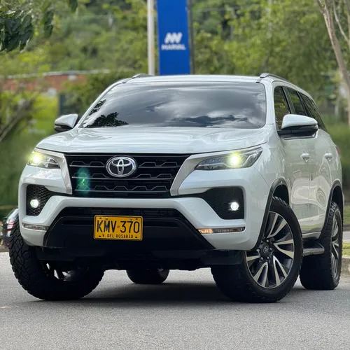 Toyota Fortuner SR Turbo Diesel