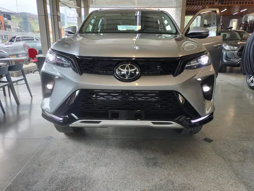 Toyota Fortuner SRV 2.8 2026 4X4 DIESEL AT 0 KM 
