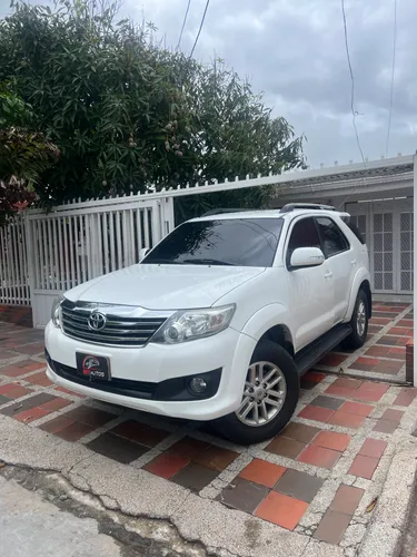 Toyota fortuner sr5 4x2