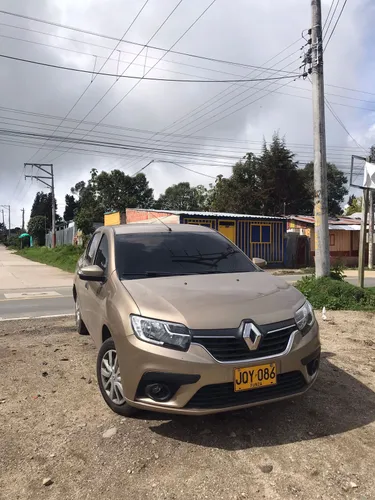 Carro Renault Logan 