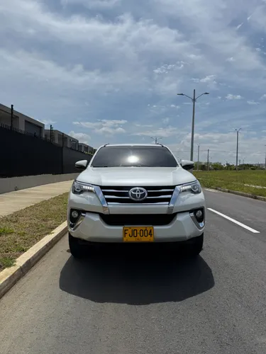 TOYOTA FORTUNER 2019 SRV