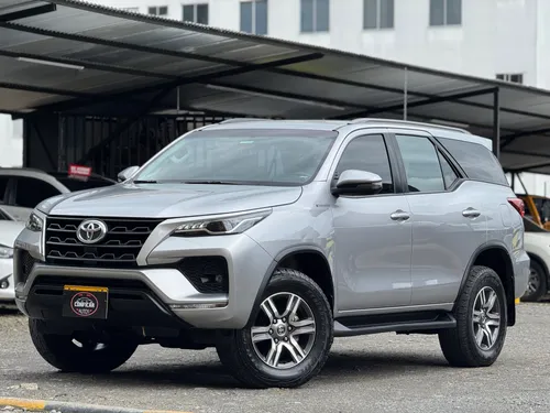 Toyota Fortuner Sr