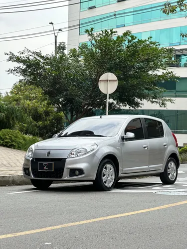 Renault Sandero Dynamique 1.6 cc 