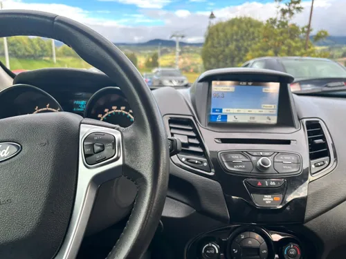 Ford Fiesta Titanium 2016 - Full equipo 70 mil kilometros negociable.