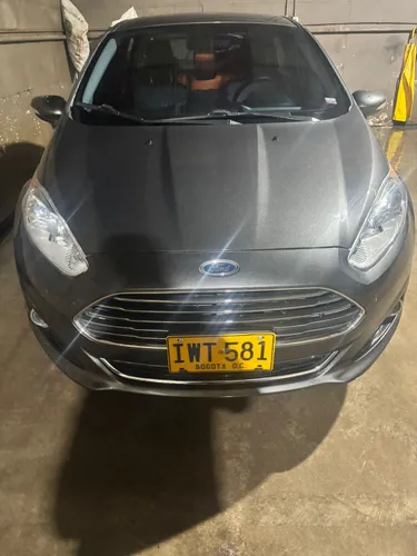 Ford Fiesta Titanium 2016  Full equipo 70 mil kilometros negociable.