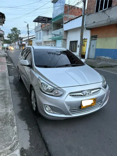 Hyundai i25 HB 2015 automatico